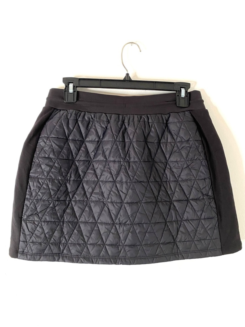 Athleta Black Quilted Hybrid Skirt Drawstring Waist Stretch Panels